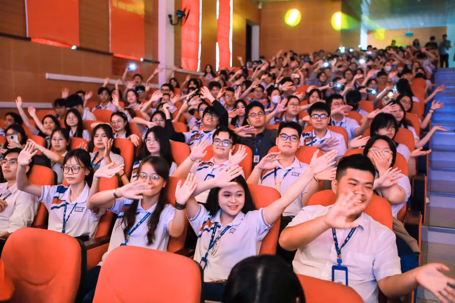 Tân sinh viên Trường Đại học Sư phạm TPHCM trong năm học mới. Ảnh: HCMUE. 