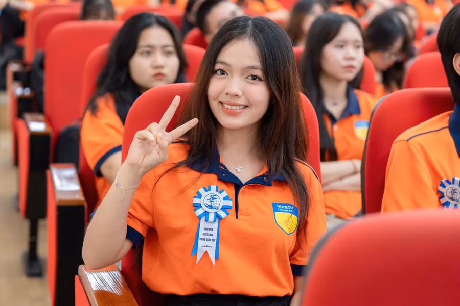 Nguyễn Bảo Trân – sinh viên năm cuối ngành Ngôn ngữ Trung Quốc, Trường Đại học Công nghệ TPHCM. Ảnh: HUTECH. 