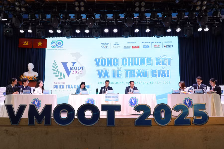 Phiên tòa giả định tại vòng chung kết. Ảnh: HCMULAW. 