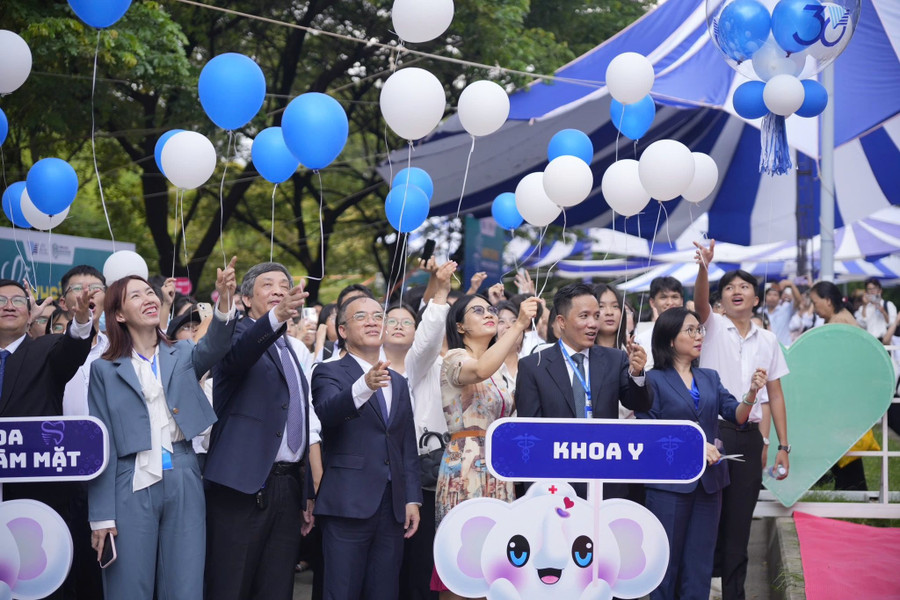 Năm học 2025 - 2026, Trường Đại học Khoa học Sức khỏe (Đại học Quốc gia TPHCM) chào đón 1.131 tân sinh viên. Ảnh: NTCC. 543172719-1106022311641465-2967008436819937105-n.jpg