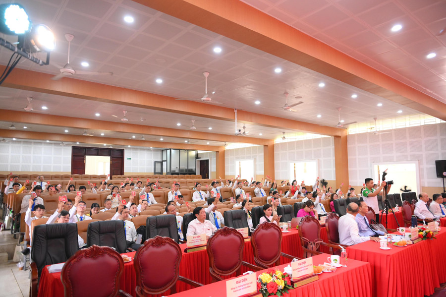 Toàn cảnh Đại hội đại biểu lần thứ XVI. 1toan-canh-dai-hoi-min.jpg