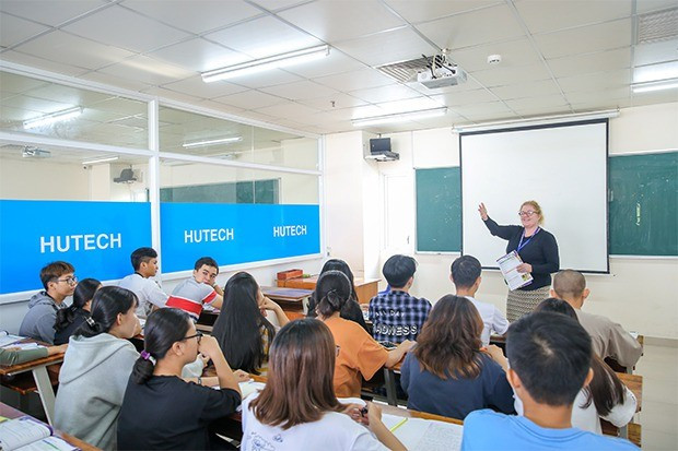 Lớp học tiếng Anh tại môi trường đại học. Ảnh: HUTECH. hinh-2-ta.jpg