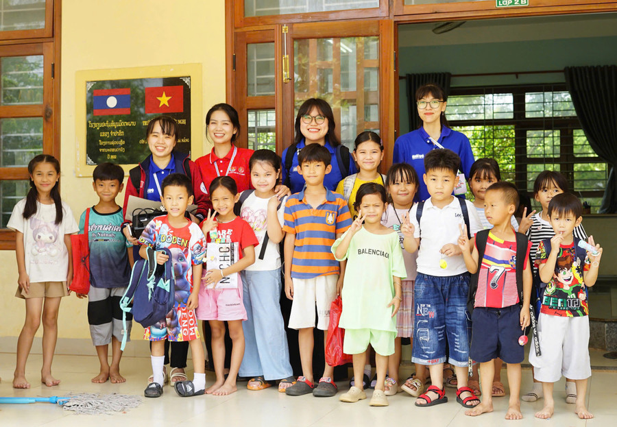Mùa hè ý nghĩa của các giảng viên, sinh viên Trường Đại học Sư phạm TPHCM. 25dc545d4b81fcdfa590.jpg