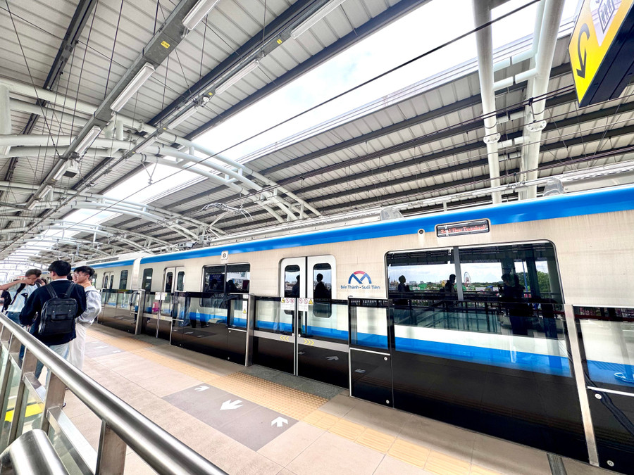 Tuyến metro số 1 dài 19,7 km có tổng mức đầu tư hơn 43.700 tỷ đồng. Ảnh: Y.S.
