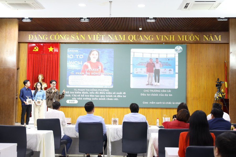 Sinh viên thuyết trình dự án khởi nghiệp. Ảnh: HCMULAW. 