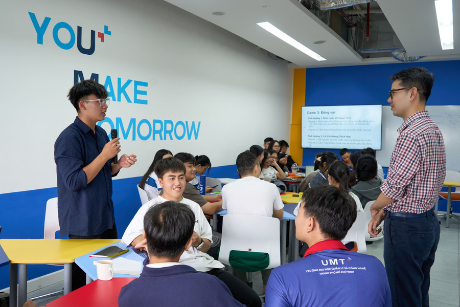 Tân sinh viên chia sẻ quan điểm tại workshop. Ảnh: UMT. umt01735-retouch-copy-min.jpg