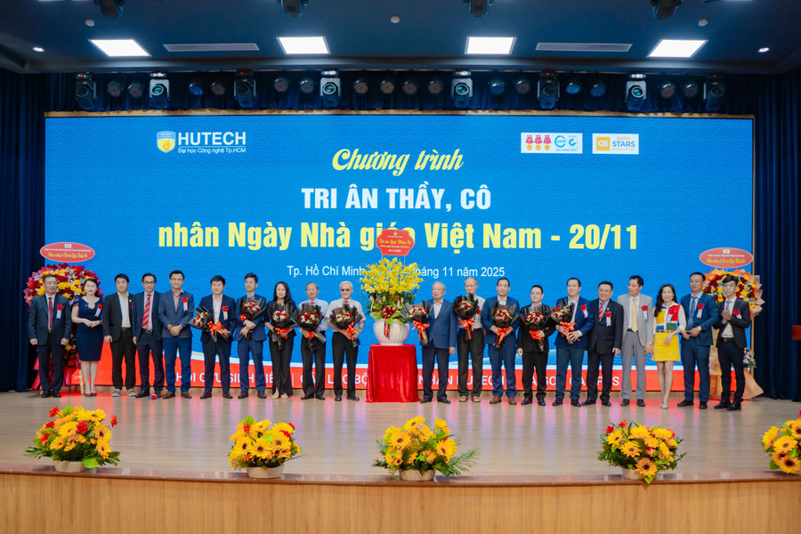 Trường Đại học Công nghệ TPHCM tri ân thầy cô ngày 20/11. Ảnh: HUTECH.