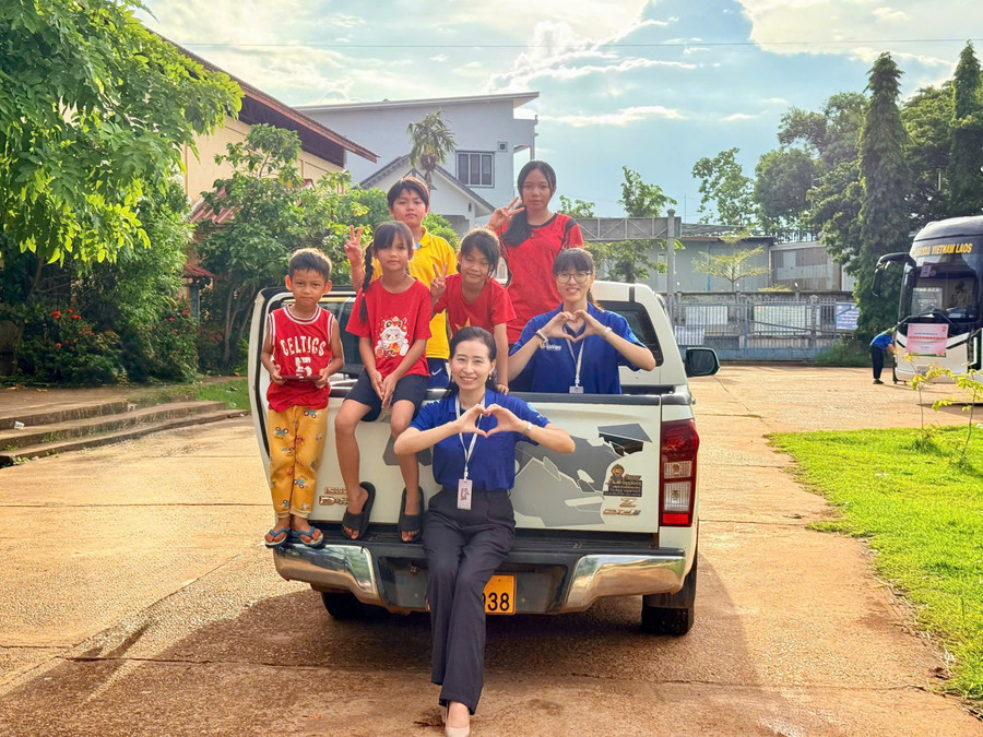 Chuyến đi để lại nhiều kỷ niệm đẹp trong lòng mỗi giáo viên và sinh viên tình nguyện. 202b7d2c62f0d5ae8ce1.jpg