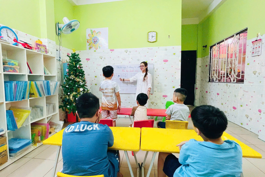 Mỗi giờ học tại Trung tâm Hỗ trợ Phát triển Giáo dục Hòa nhập Thiên Thần là một bước tiến nhỏ giúp trẻ từng bước hình thành kỹ năng học tập và giao tiếp. Ảnh: NVCC. 2333854258221600771.jpg