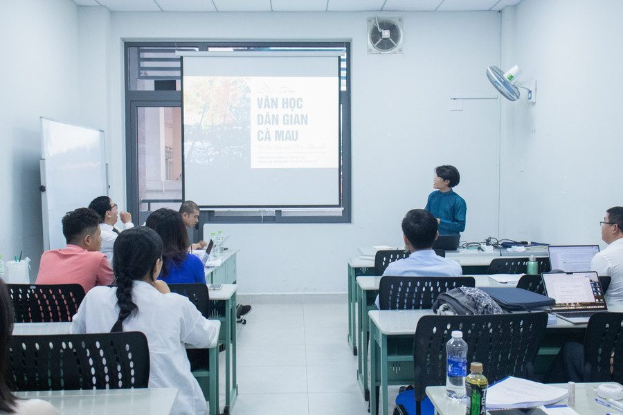 Buổi bảo vệ khóa luận tốt nghiệp của nam sinh tại Trường Đại học Khoa học Xã hội và Nhân văn (Đại học Quốc gia TPHCM). kltn-3162025-1-min.jpg