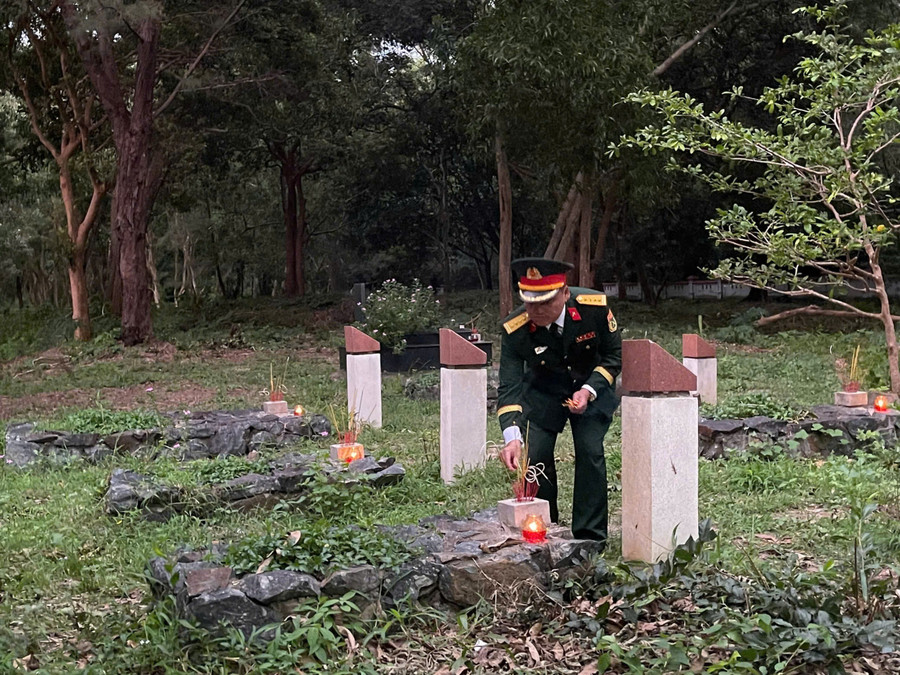 Những ngọn nến thắp sáng trong đêm tri ân như nhắc nhở về sự hy sinh to lớn của các anh hùng liệt sĩ. 11da5e60-d15e-4d0c-8d52-bea6a955a773.jpg