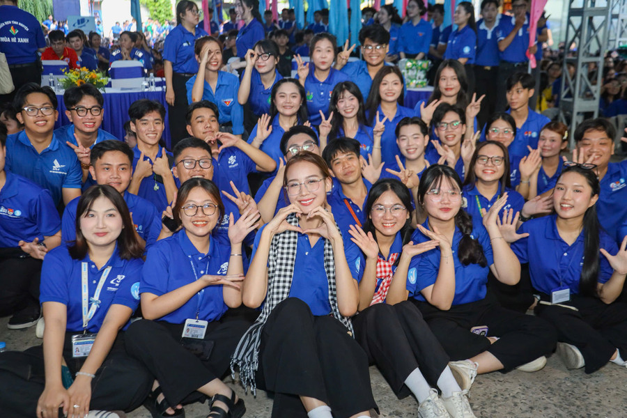 Đông đảo thanh niên, sinh viên tình nguyện tham gia chương trình tình nguyện Mùa hè xanh lần thứ 32 năm 2025. 95dd48f6e770502e0961.jpg