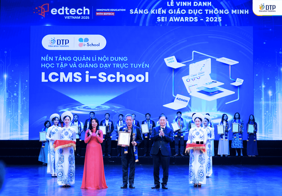 Ông Nguyễn Thái Dương - Quyền Giám đốc Vùng Hà Nội - đại diện DTP nhận giải thưởng. Ảnh: DTP. 