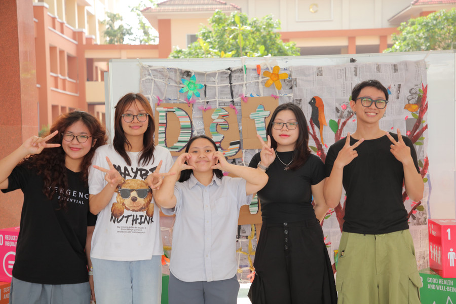Sinh viên Trường Đại học Khoa học Xã hội và Nhân văn (Đại học Quốc gia TPHCM) tại Ngày hội sống xanh. Ảnh: LÝ NGUYÊN. 