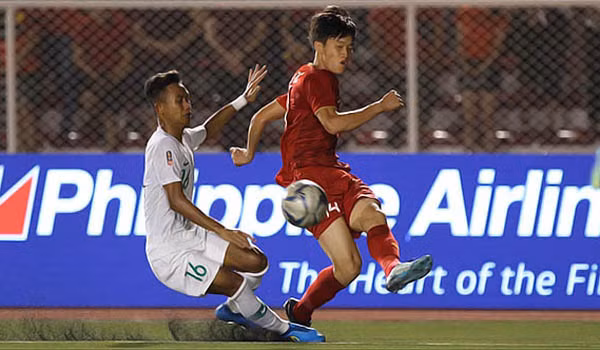 Hoàng Đức lập đại công giúp U22 Việt Nam tiếp tục thăng tiến.