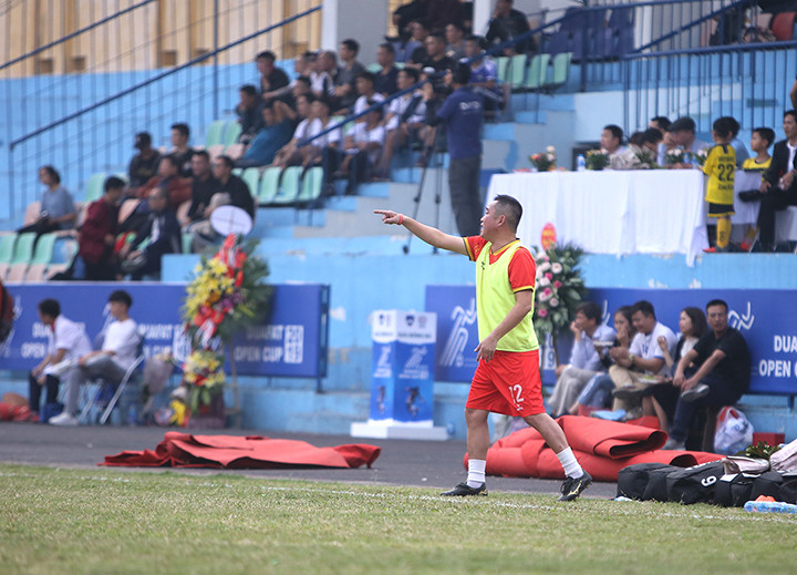 Mặc dù đã lớn tuổi nhưng danh thủ Vũ Minh Hiếu luôn là điểm tựa tinh thần cho các cầu thủ trẻ.