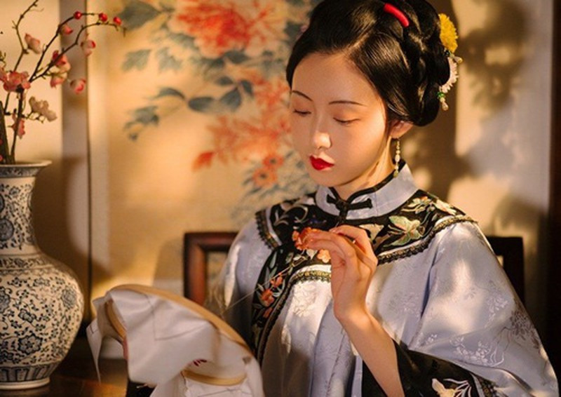 Nhờ nốt ruồi ở lòng bàn chân, nha hoàn đổi đời làm mẹ hoàng đế - Hình 2 Nho not ruoi o long ban chan, nha hoan doi doi lam me hoang de-Hinh-2