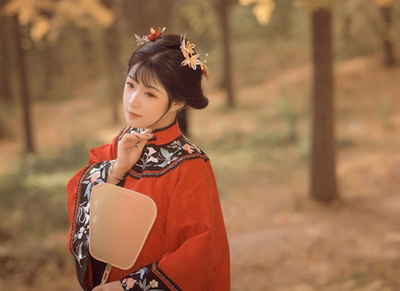 Nhờ nốt ruồi ở lòng bàn chân, nha hoàn đổi đời làm mẹ hoàng đế Nho not ruoi o long ban chan, nha hoan doi doi lam me hoang de