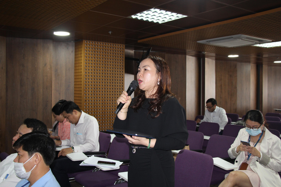 Đại biểu tham gia thảo luận tại hội thảo.