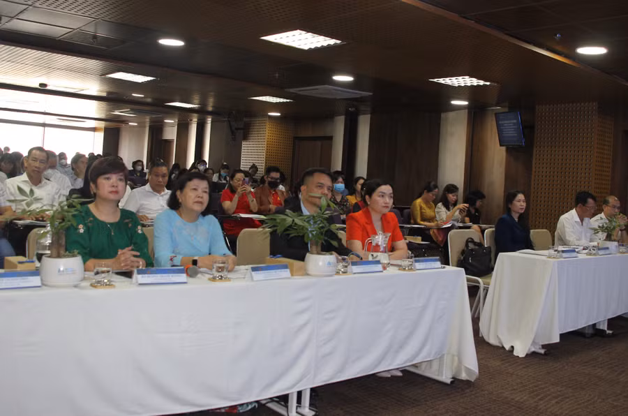 Các đại biểu tham dự hội thảo.