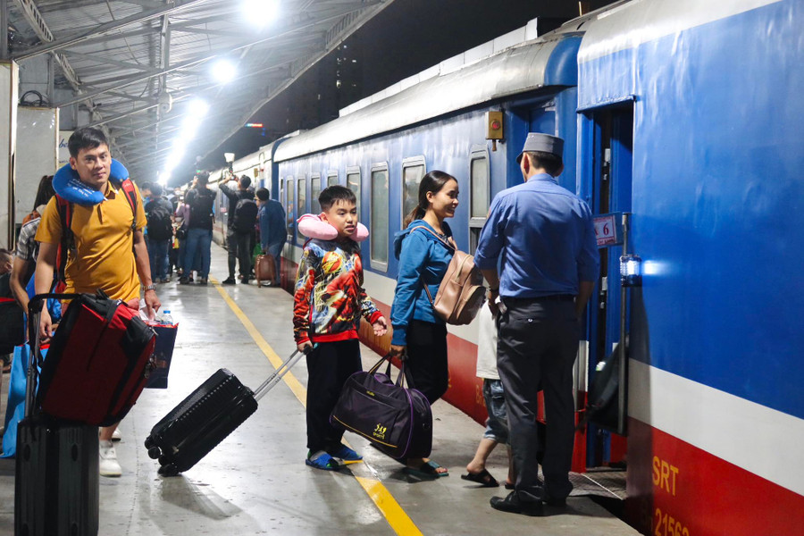 Người dân TPHCM về quê đón Tết. Ảnh: Nguyễn Thỏa.