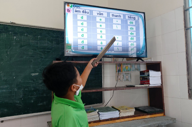 Hiện tại có 96 trẻ đang theo học ở lớp học tình thương này. Hiện tại có 96 trẻ đang theo học ở lớp học tình thương này.