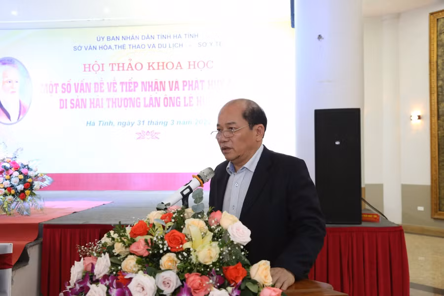 PGS.TS Nguyễn Thế Thịnh - Cục trưởng Cục Quản lý y dược cổ truyền với tham luận "Hải Thượng Lãn Ông - tấm gương sáng về y đức, y đạo, y thuật của y học cổ truyền Việt Nam".