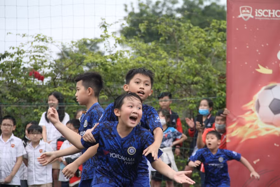 Niềm vui vỡ òa của các nhà "tân" vô địch.