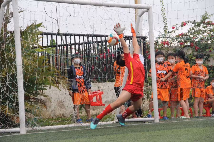 Nỗ lực cứu bóng