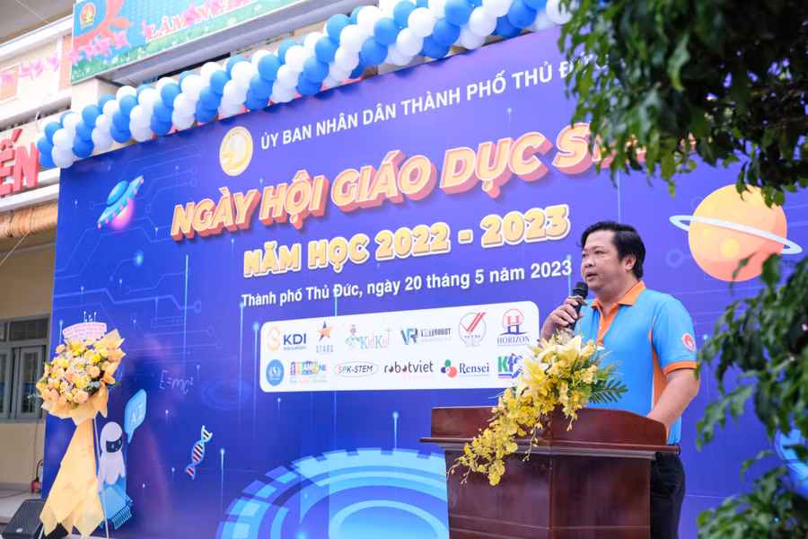 Ông Nguyễn Thái Vĩnh Nguyên phát biểu khai mạc ngày hội.