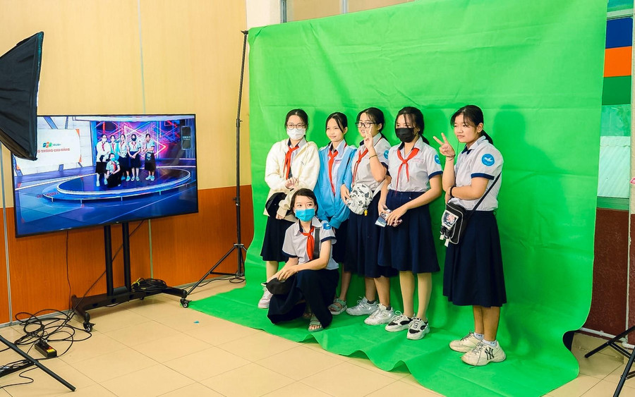 Học sinh Trường THCS Vĩnh Lộc A tham gia lớp học marketing tại Phổ thông Cao đẳng FPT Polytechnic-TPHCM. Học sinh Trường THCS Vĩnh Lộc A tham gia lớp học marketing tại Phổ thông Cao đẳng FPT Polytechnic-TPHCM.
