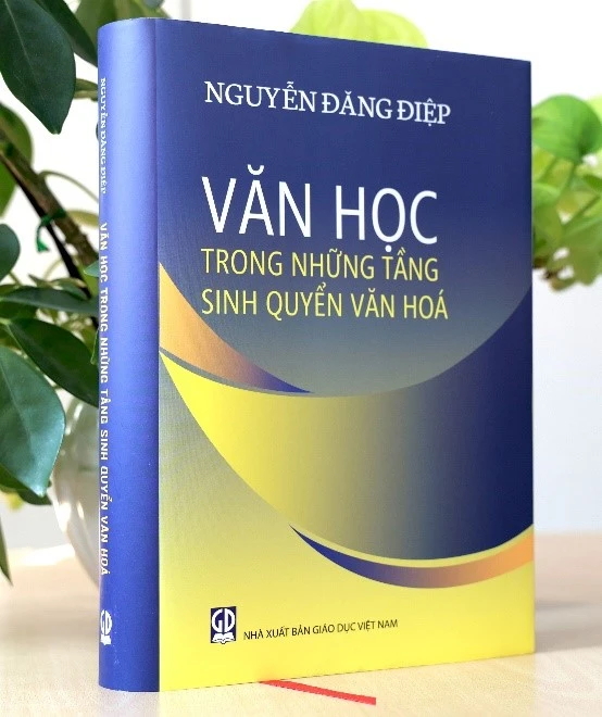 Văn học trong những tầng sinh quyển văn hoá