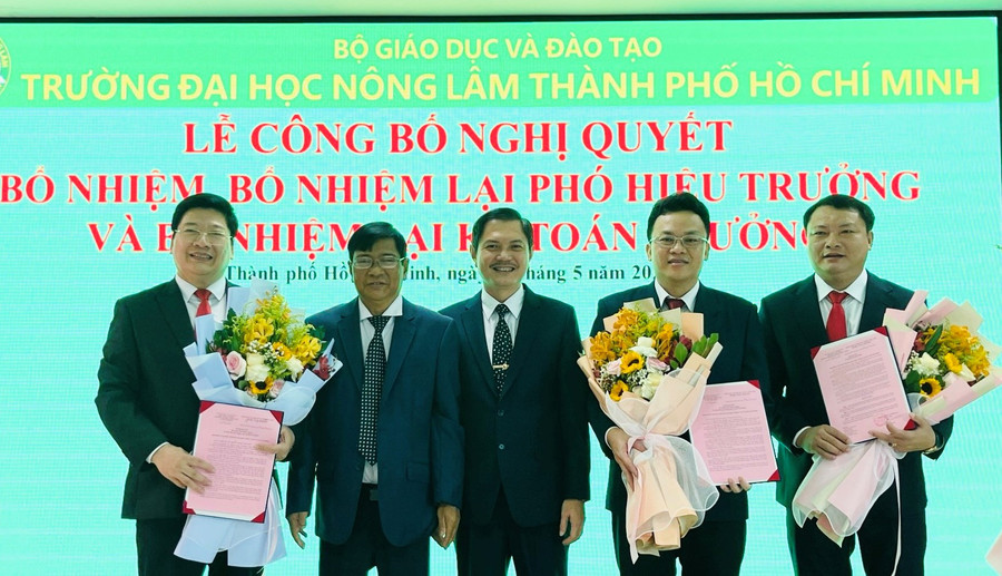 Công bố Nghị quyết bổ nhiệm các Phó Hiệu trưởng và kế toán trưởng của Trường Đại học Nông Lâm TPHCM.