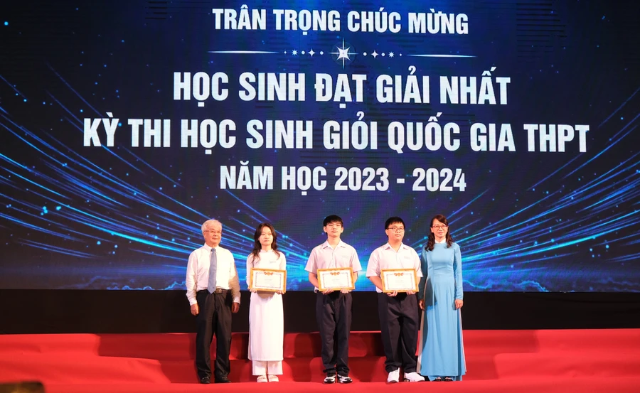 Trường Phổ thông Năng khiếu có 58 học sinh đạt giải trong Kỳ thi chọn Học sinh giỏi Quốc gia.