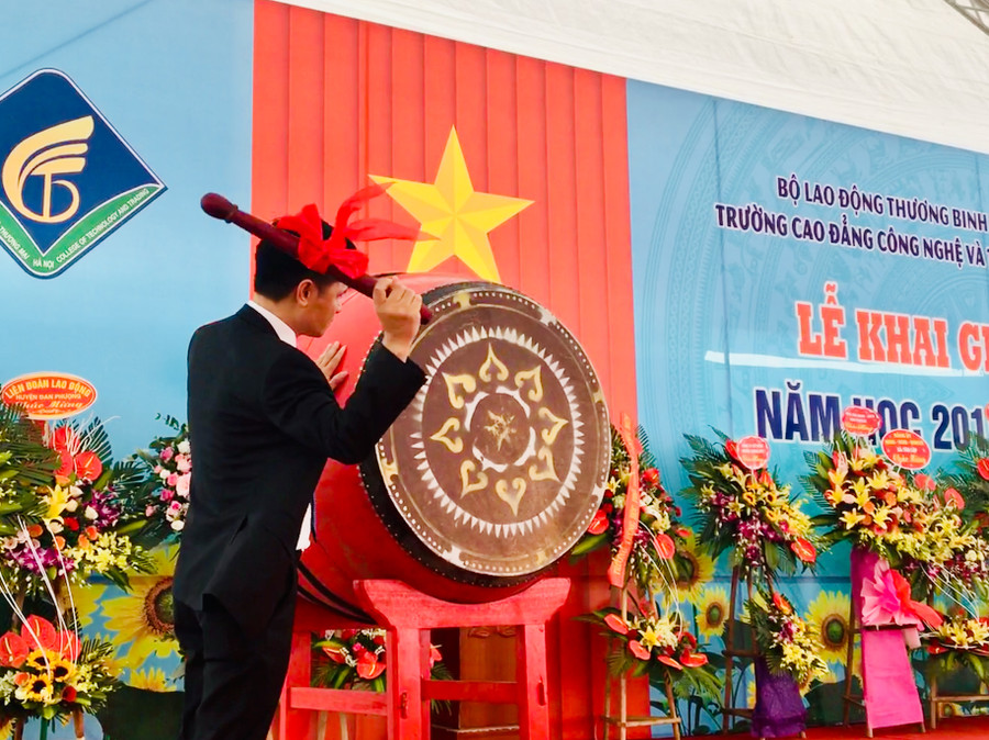 ...và đánh trống khai giảng năm học mới ...và đánh trống khai giảng năm học mới