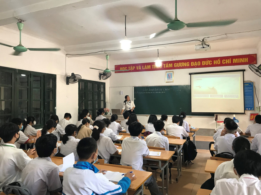 Giáo viên và học sinh tích cực ôn luyện chuẩn bị cho kỳ thi tốt nghiệp THPT. Giáo viên và học sinh tích cực ôn luyện chuẩn bị cho kỳ thi tốt nghiệp THPT.