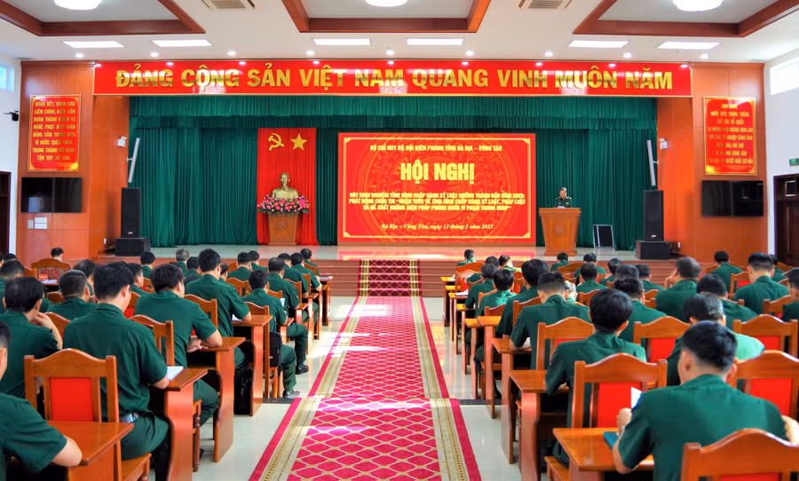 Toàn cảnh hội nghị.