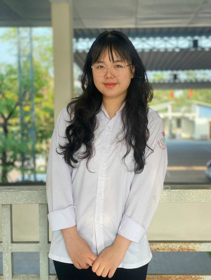 Em Phạm Trần Quỳnh Anh (12 chuyên Anh, Trường THPT chuyên Hà Tĩnh) vừa giành 2 học bổng toàn phần tại Nhật Bản. Em Phạm Trần Quỳnh Anh (12 chuyên Anh, Trường THPT chuyên Hà Tĩnh) vừa giành 2 học bổng toàn phần tại Nhật Bản.