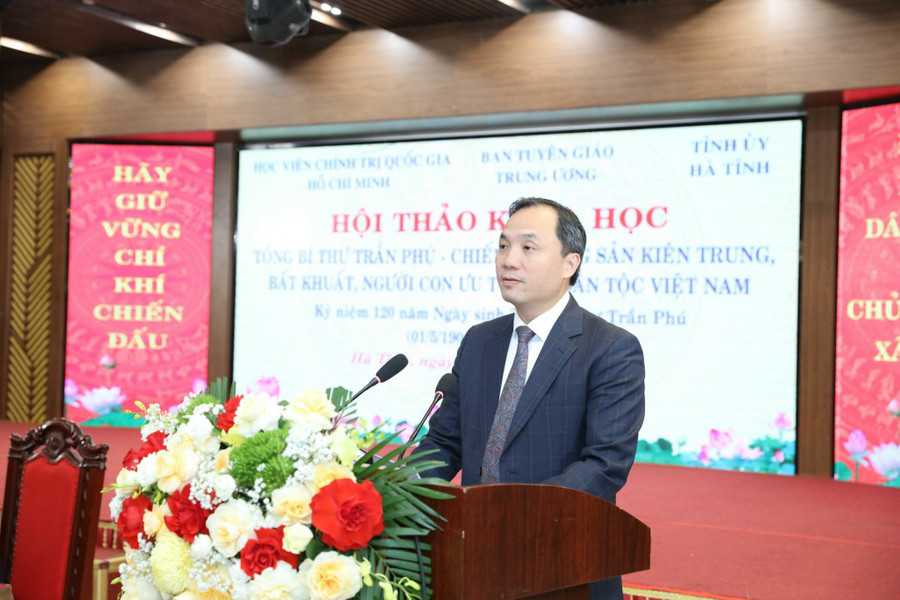 Bí thư Tỉnh uỷ Hà Tĩnh Hoàng Trung Dũng phát biểu tại Hội thảo. Bí thư Tỉnh uỷ Hà Tĩnh Hoàng Trung Dũng phát biểu tại Hội thảo.