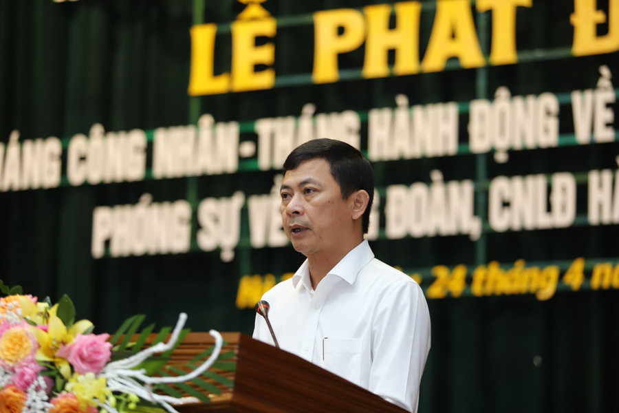 Ông Lê Ngọc Châu, Phó Chủ tịch UBND tỉnh ghi nhận những đóng góp của người lao động trong sự phát triển kinh tế của địa phương.