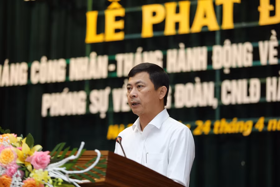 Ông Lê Ngọc Châu, Phó Chủ tịch UBND tỉnh ghi nhận những đóng góp của người lao động trong sự phát triển kinh tế của địa phương.