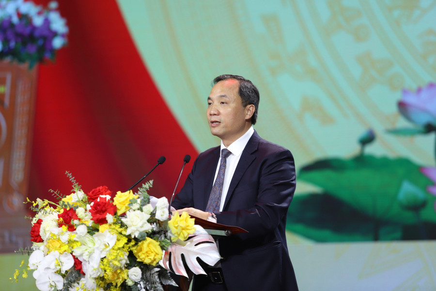 Ông Hoàng Trung Dũng, Bí thư Tỉnh ủy Hà Tĩnh đọc diễn văn khai mạc Lễ kỷ niệm.