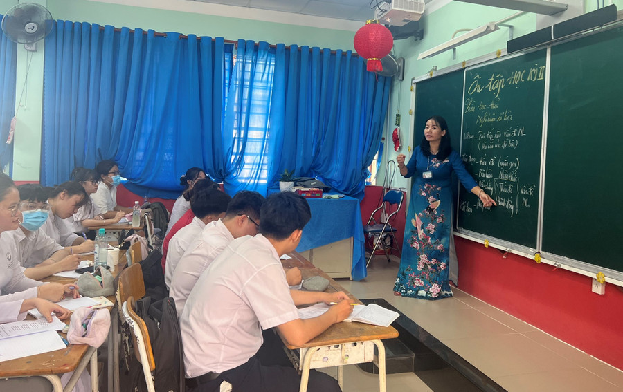 Tiết ôn tập của học sinh lớp 12 Trường THPT An Mỹ (TP Thủ Dầu 1, Bình Dương).