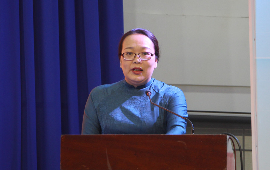 Bà Nguyễn Thị Minh Hồng phát biểu tại hội nghị.