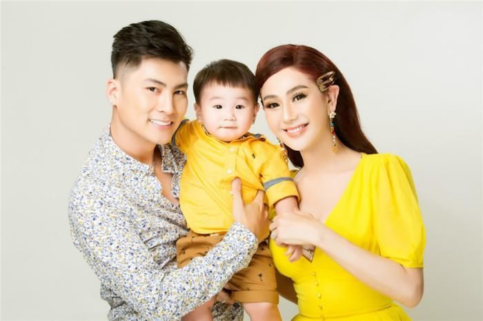 Trước nghi vấn hôn nhân rạn nứt của ông xã kém tuổi Lâm Khánh Chi ảnh 2 Trước nghi vấn hôn nhân rạn nứt của ông xã kém tuổi Lâm Khánh Chi ảnh 2