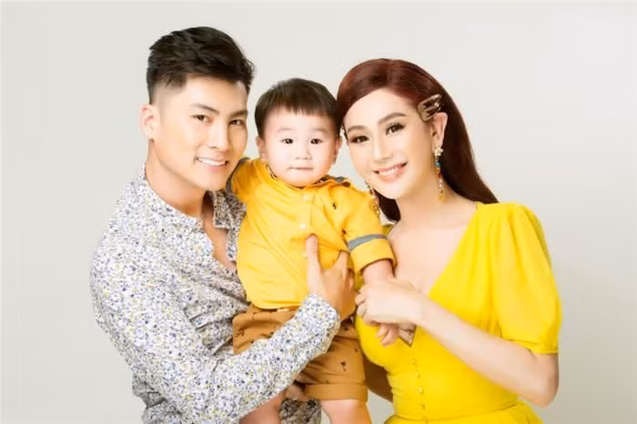 Trước nghi vấn hôn nhân rạn nứt của ông xã kém tuổi Lâm Khánh Chi ảnh 2