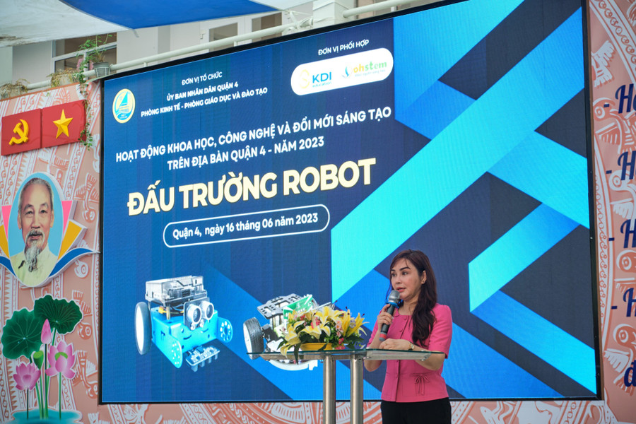 Bà Nguyễn Thị Mỹ Hạnh, Phó chủ tịch UBND quận 4 phát biểu khai mạc sự kiện.