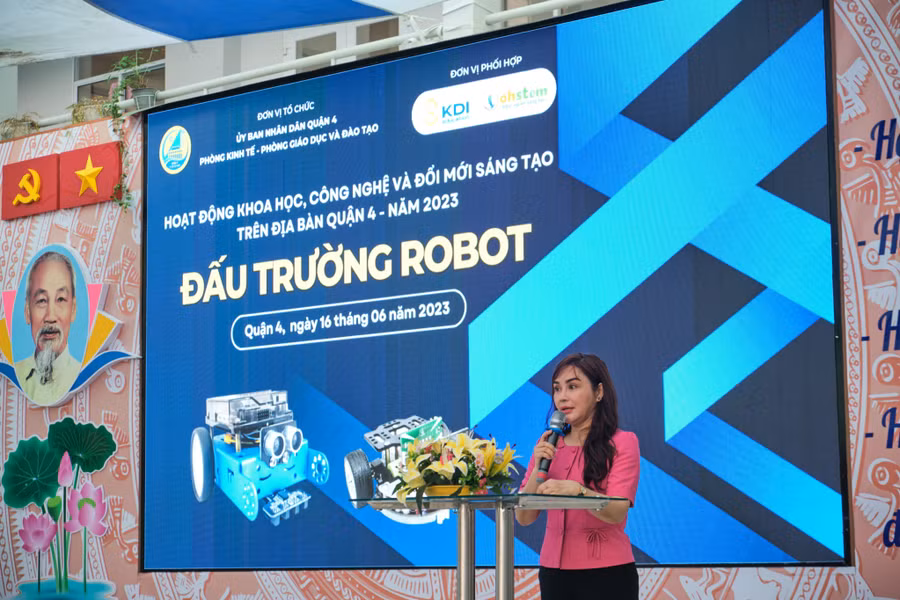 Bà Nguyễn Thị Mỹ Hạnh, Phó chủ tịch UBND quận 4 phát biểu khai mạc sự kiện.