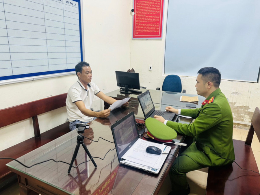 Trần Văn Song tại cơ quan chức năng Hà Tĩnh.