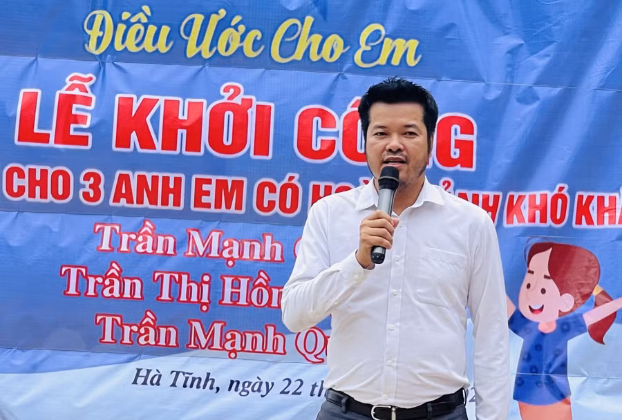 Ông Nguyễn Văn Dũng, Trưởng đại diện Văn phòng Báo GD&amp;TĐ khu vực Miền Trung - Tây Nguyên phát biểu khai mạc lễ khởi công nhà nhân ái.